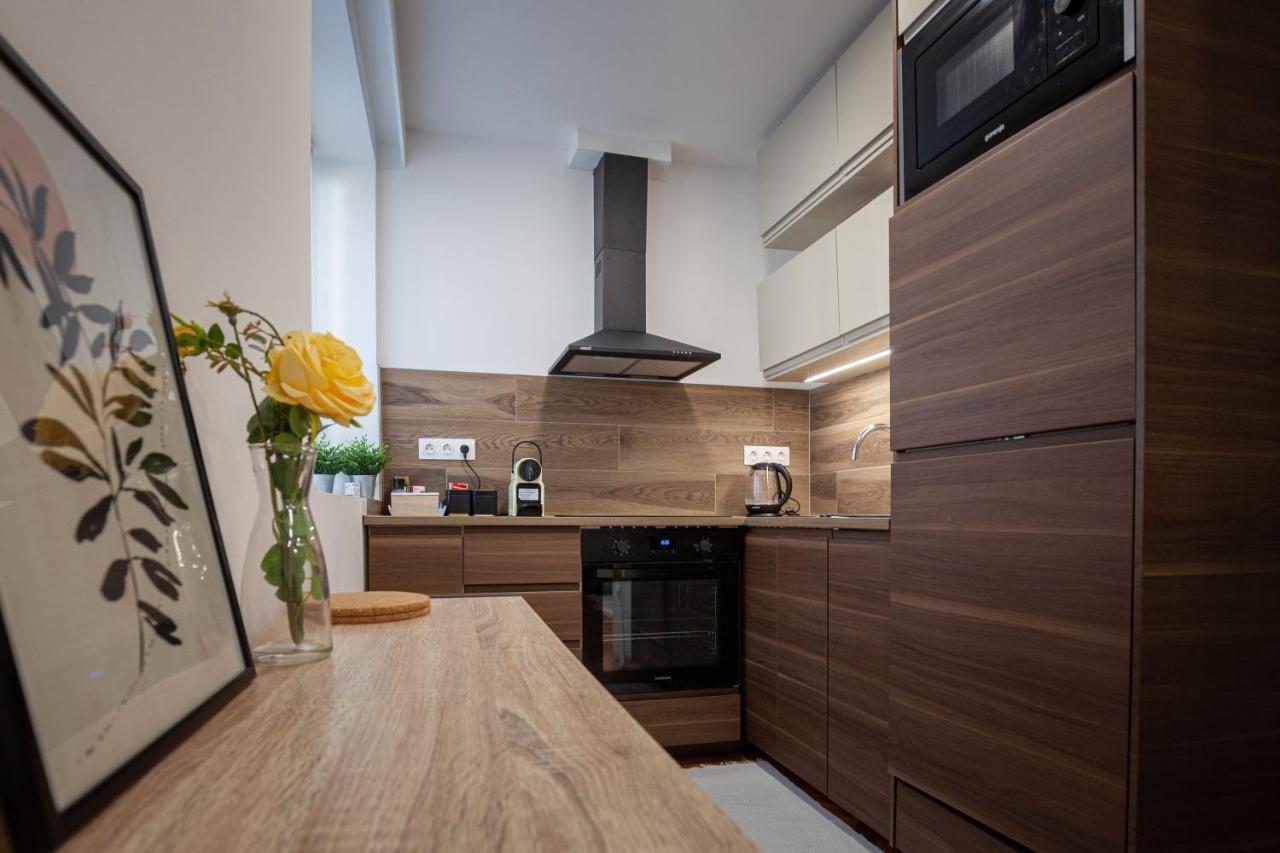 Stellar Downtown Szeged Appartement Buitenkant foto