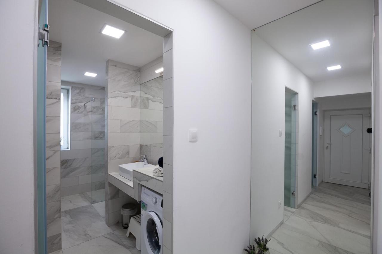 Stellar Downtown Szeged Appartement Buitenkant foto